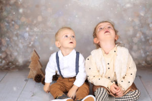 Fotograf Lieblingsbild Babyfotos Graz Weihnachtsshooting Tanja Stolz Tipi Kinderfotos Weihnachten Minishootings xmas Weihnachtsfotos Steiermark Geschwisterfotos web