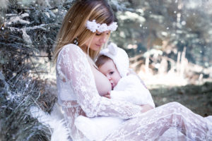 Lieblingsbild Babyfotos Babyfotografin Graz Stillfotos Stillshooting stillende Mutter 3