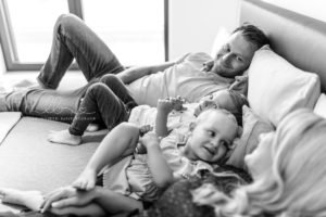 Lieblingsbild Babyfotos Graz Familienfotos Familyshooting Homestory Familienbilder Stolz Babyfotografin Graz Steiermark 5jpg