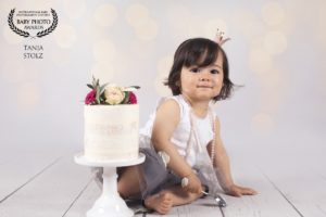 Lieblingsbild Babyfotos Graz cakesmash babyphotoawards Stolz Babyfotografin Steiermark Stillshooting