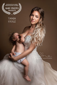 Lieblingsbild Babyfotos Graz cakesmash babyphotoawards Stolz Babyfotografin Steiermark Stillshooting breastfeeding stillen