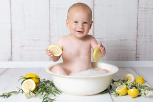 Lieblingsbild Babyfotos Graz Zitronenbad Jakob 1