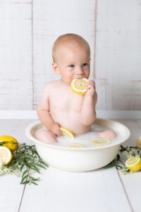 Lieblingsbild Babyfotos Graz Zitronenbad Jakob 2