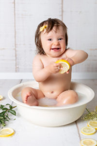 Lieblingsbild-Babyfotos-Graz-Zitronenbad-Leah-11 1 Lieblingsbild Babyfotos Graz Zitronenbad Leah 11