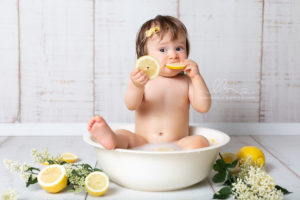 Lieblingsbild Babyfotos Graz Zitronenbad Leah 2