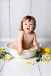 Lieblingsbild-Babyfotos-Graz-Zitronenbad-Leah-5 1 Lieblingsbild Babyfotos Graz Zitronenbad Leah 5