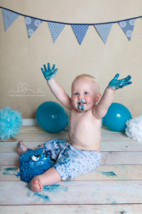 Lieblingsbild Babyfotos Graz cakesmash Benjamin 12 von 15