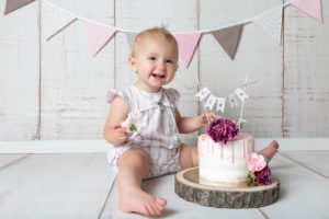 Lieblingsbild Babyfotos Graz cakesmash Clara 7 von 17