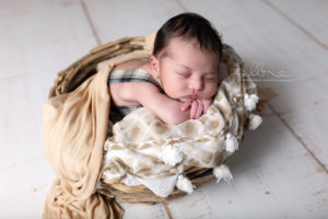 Lieblingsbild Babyfotos Graz newbornshooting Akaal 14 von 15