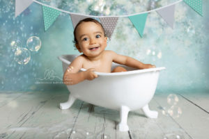 Lieblingsbild Babyfotos Graz cakesmash Xaver Fotografin Steiermark Tortenfotos Badefotos Babybadewanne