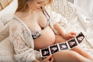 Lieblingsbild Babyfotos Graz Babybauchfotos indoorshooting Fotostudio bohostyle ultraschallfotos