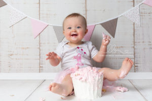 Lieblingsbild Babyfotos Graz cakesmash Emilia9von12