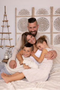 Lieblingsbild Babyfotos Graz Weihnachten Weihnachtsfotos 2021 Familienfotos Kinderfotos xmasminis 2