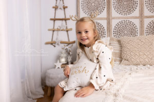 Lieblingsbild Babyfotos Graz Weihnachten Weihnachtsfotos 2021 Familienfotos Kinderfotos xmasminis