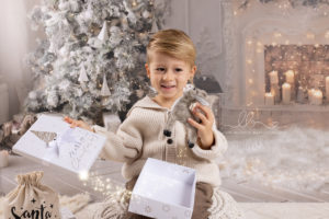 Lieblingsbild Babyfotos Graz Weihnachten Weihnachtsfotos Familienfotos Kuscheltier xmas