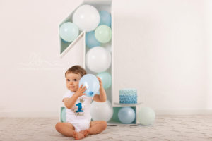 Lieblingsbild Babyfotos Graz cakesmash Paul 1 von 12