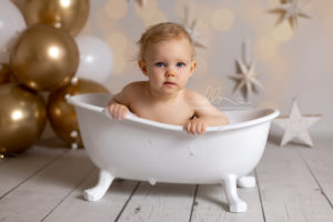Lieblingsbild Babyfotos Graz cakesmash Steiermark Babygeburtstag Babybadewanne