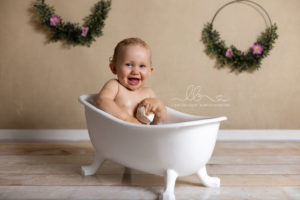 Lieblingsbild Babyfotos Graz cakesmash Tortenshooting Badewanne Babybadewanne Smashandsplash Babybadefotos