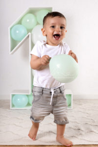 Lieblingsbild Babyfotos Graz cakesmash Yanni 3 von 11