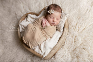 Lieblingsbild Babyfotos newbornshooting Neugeborenenfotos Babyfotografin Stolz Steiermark Graz 15