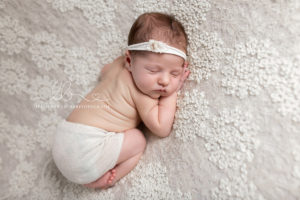 Lieblingsbild Babyfotos newbornshooting Neugeborenenfotos Babyfotografin Stolz Steiermark Graz
