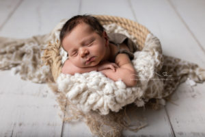 Lieblingsbild Babyfotos newbornshooting Neugeborenenfotos Babyfotografin Stolz Steiermark Graz 9
