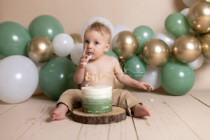 Lieblingsbild Babyfotos Graz cakesmash Nino 5 von 15web