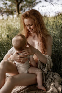Lieblingsbild Babyfotografie Graz Stillfotos stillen Mutter Baby Babyfotografin Steiermark